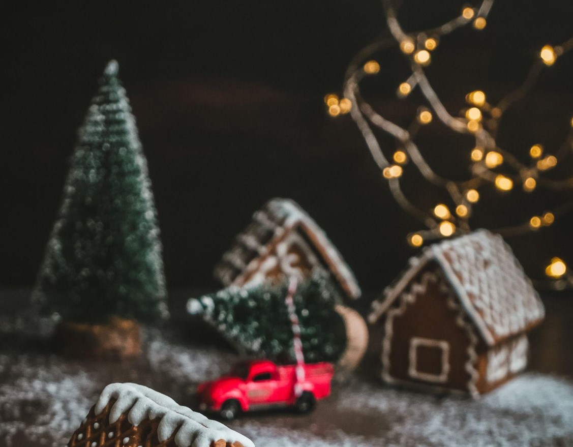 Choosing the Perfect Christmas Tree for a 9-Foot Ceiling